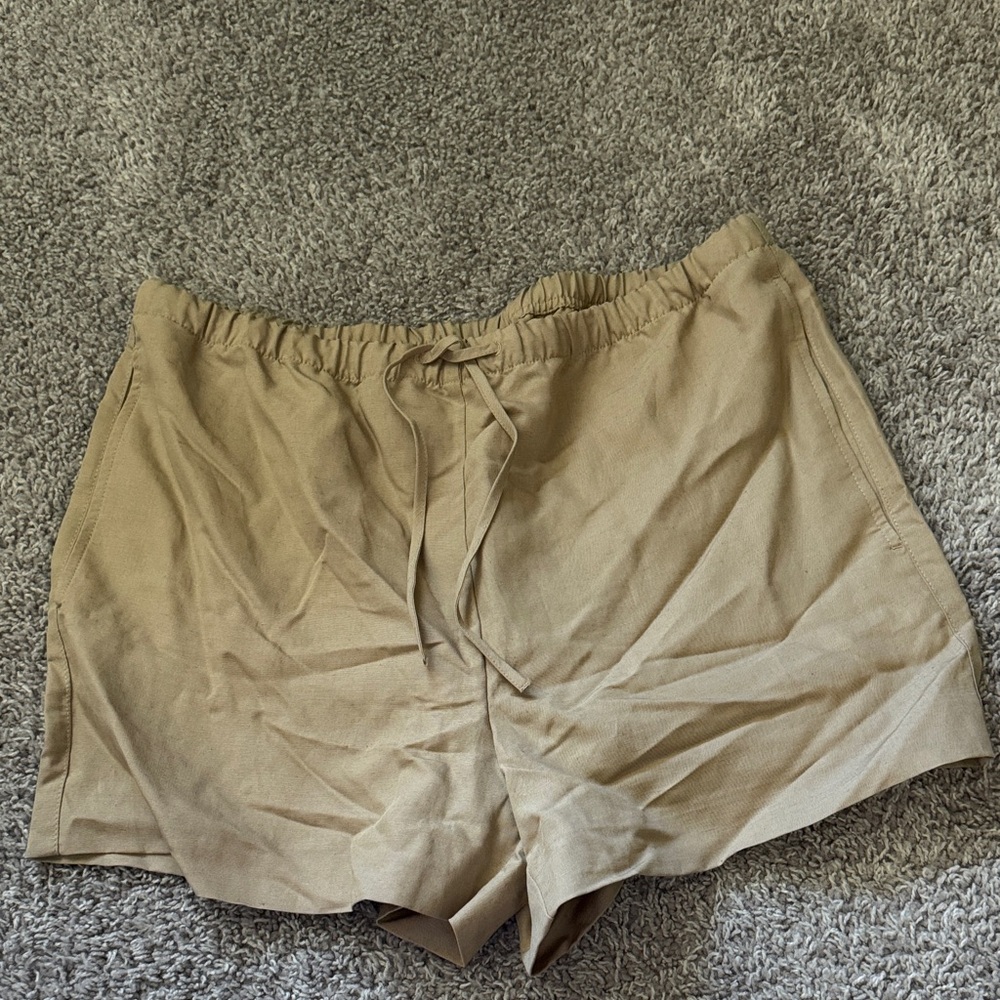 BANANA REPUBLIC - NWT tan shorts